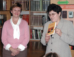 Mnogobrojnim posjetiteljima samoborske Gradske knjinice svoju je knjigu, izdanu u vlastitoj nakladi, predstavila Zrinka karica.